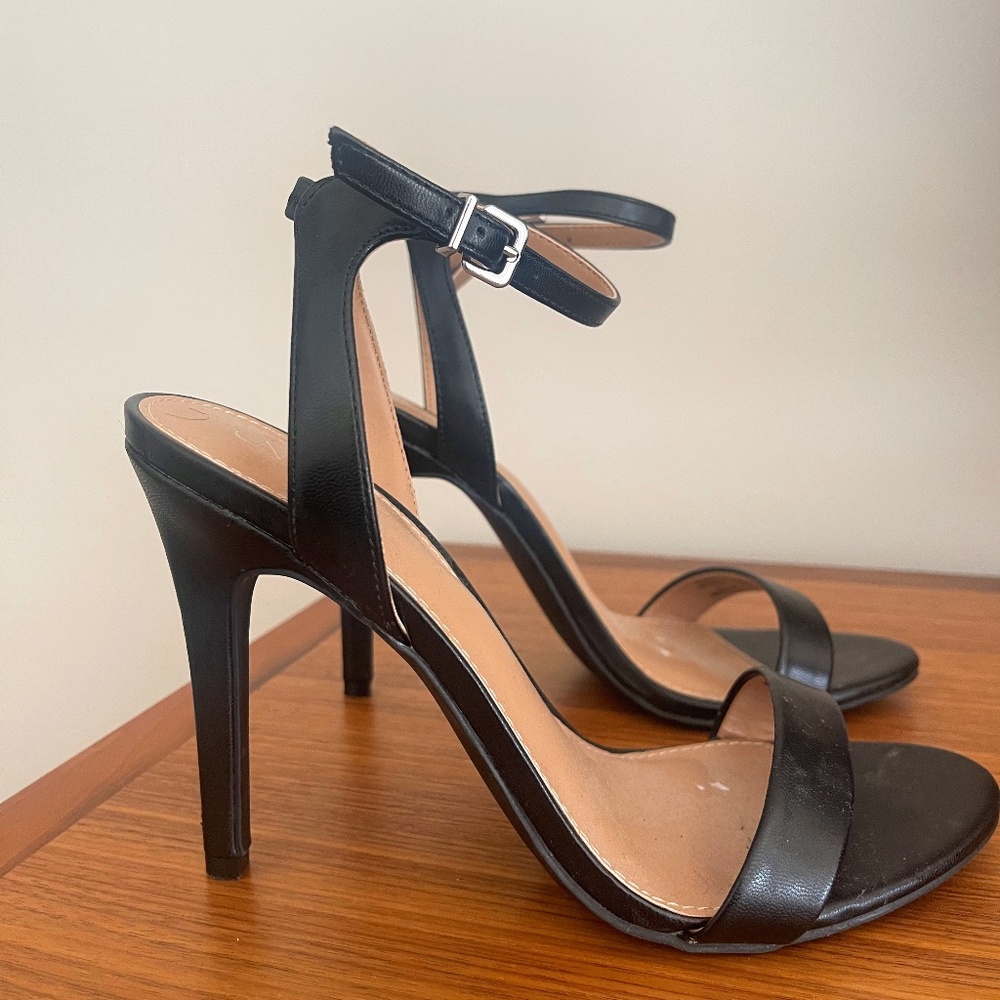 Black Pump with Ankle Strap